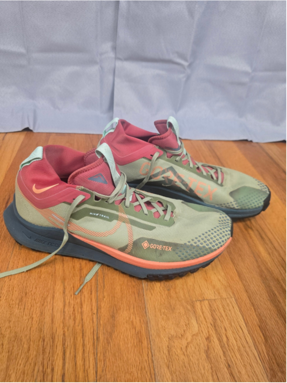 Men's Nike Trail Gore-Tex Athletic Shoes Size 11.5 Green and Red